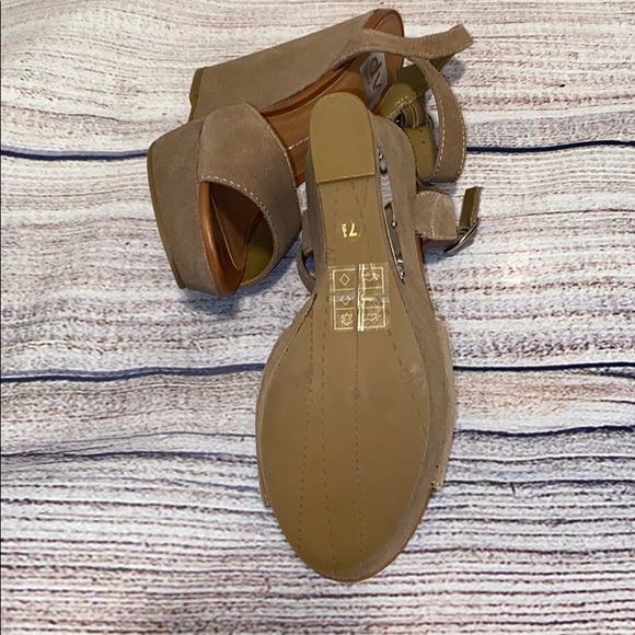 NWOB DOLCE VITA SUEDE WEDGES - Picture 5 of 6